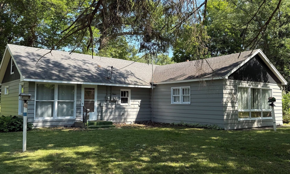 Hackensack House | Charming 2-bedroom home in Hackensack. Enjoy during the summer and winter.