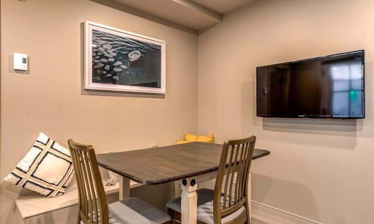 Vieux-Quebec-Cap-Blanc-colline Parlementaire Apartment | Charming 2-Bedroom in Historic Old Quebec