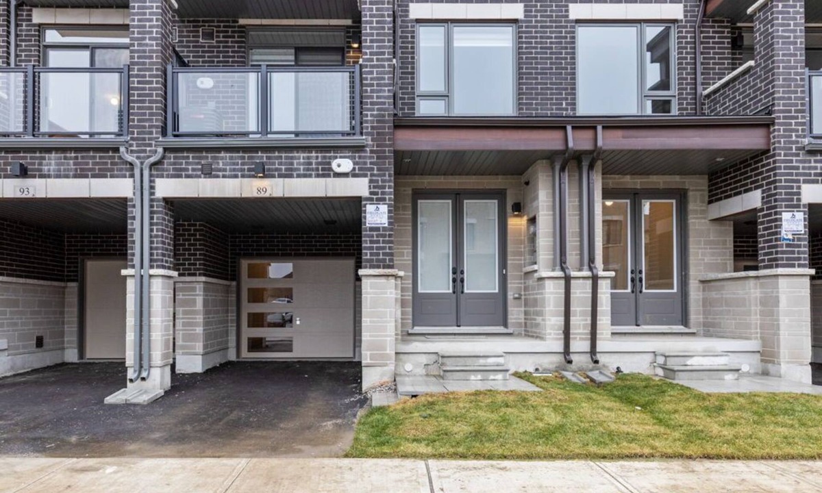 Vaughan House | Charming 3-Story Townhouse, Free Parking