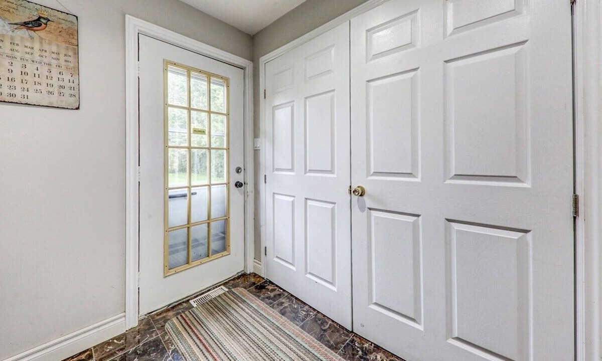 Kirkfield Cottage | charming 5 br cottage,hotub,lake acess
