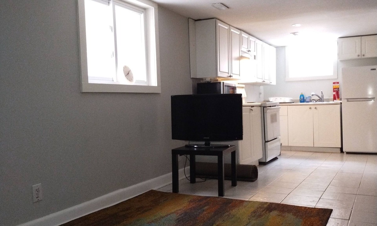 Woodbine - Lumsden House | Charming bedroom in a blissful house in wonderful Toronto with AC and WiFi