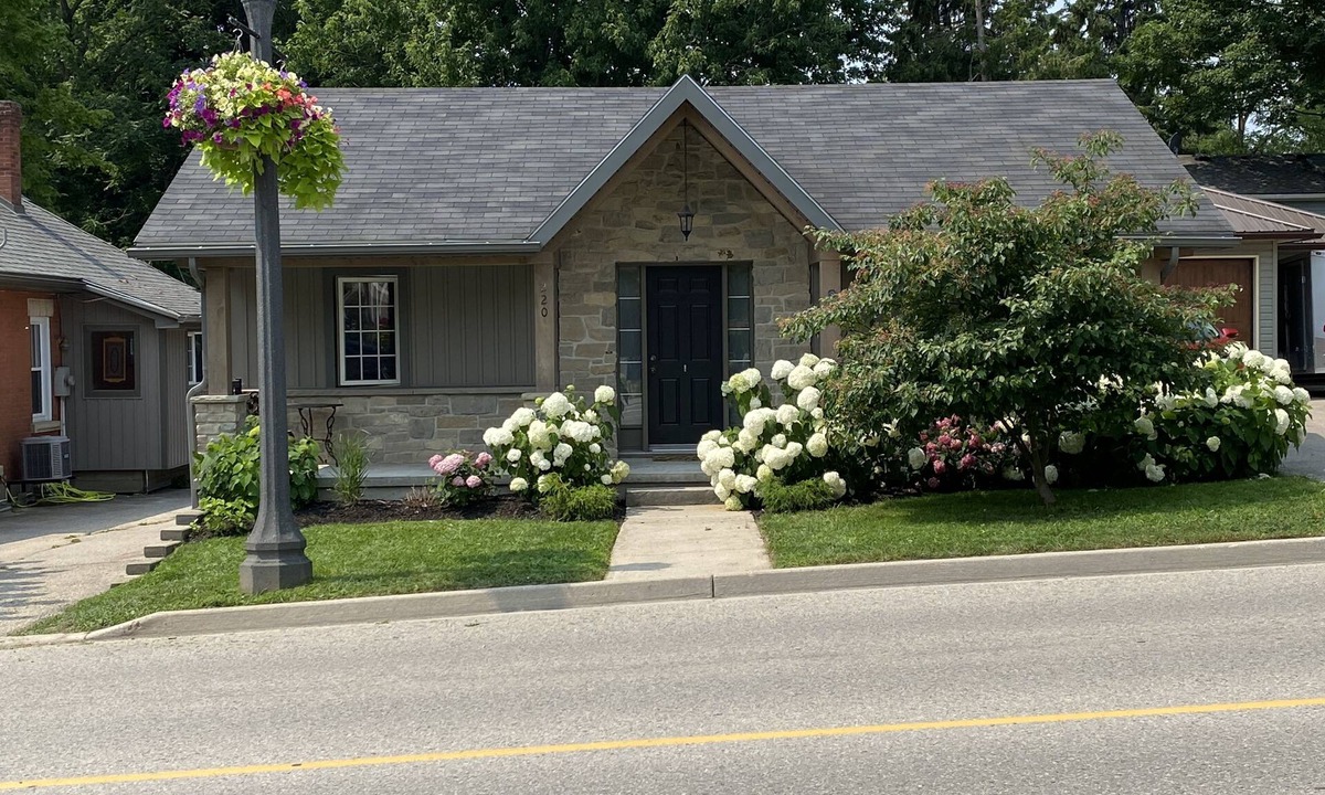 Elora House | Charming Bungalow in the Heart of Elora