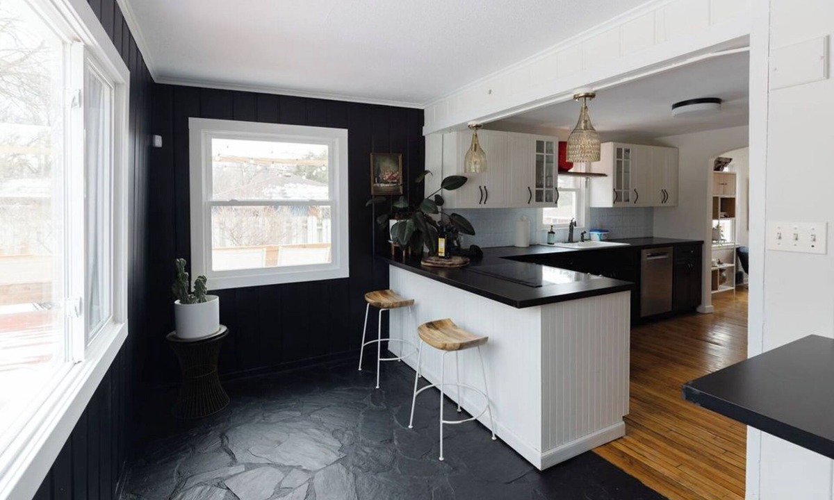 Minnetonka House | Charming & Cozy 2-Bedroom Retreat Near Lake Minnetonka – Perfect family place