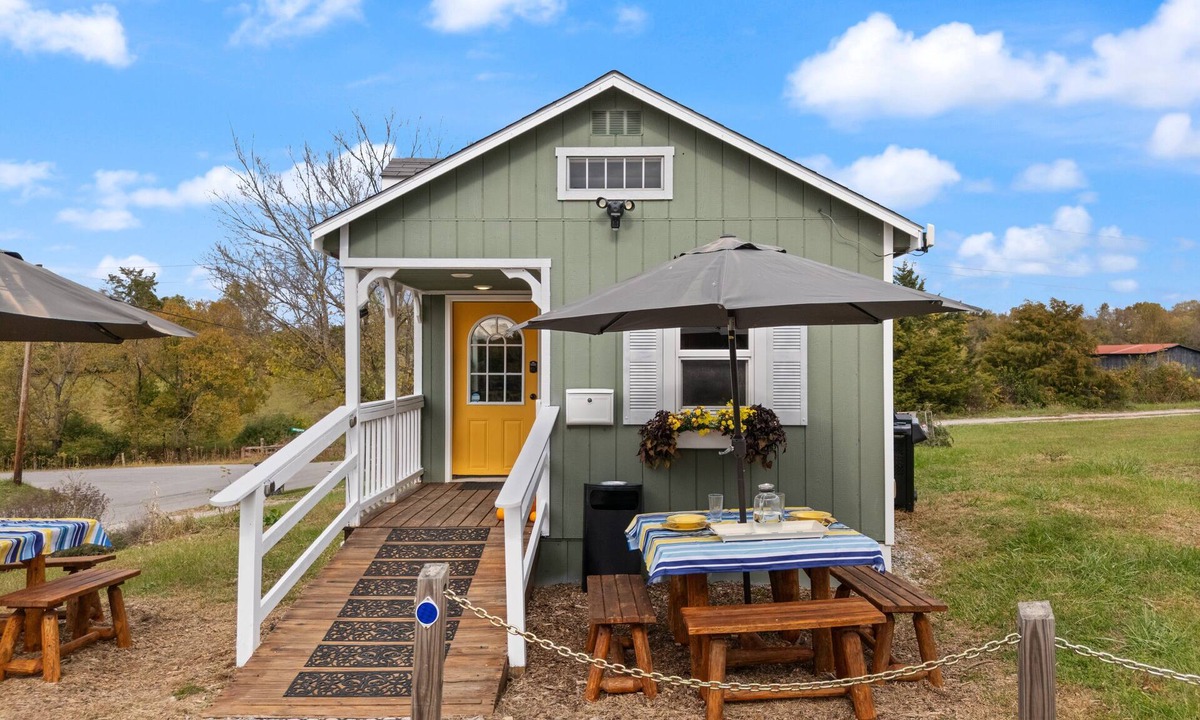 Lancaster Cottage | Charming Tiny House on the Farm