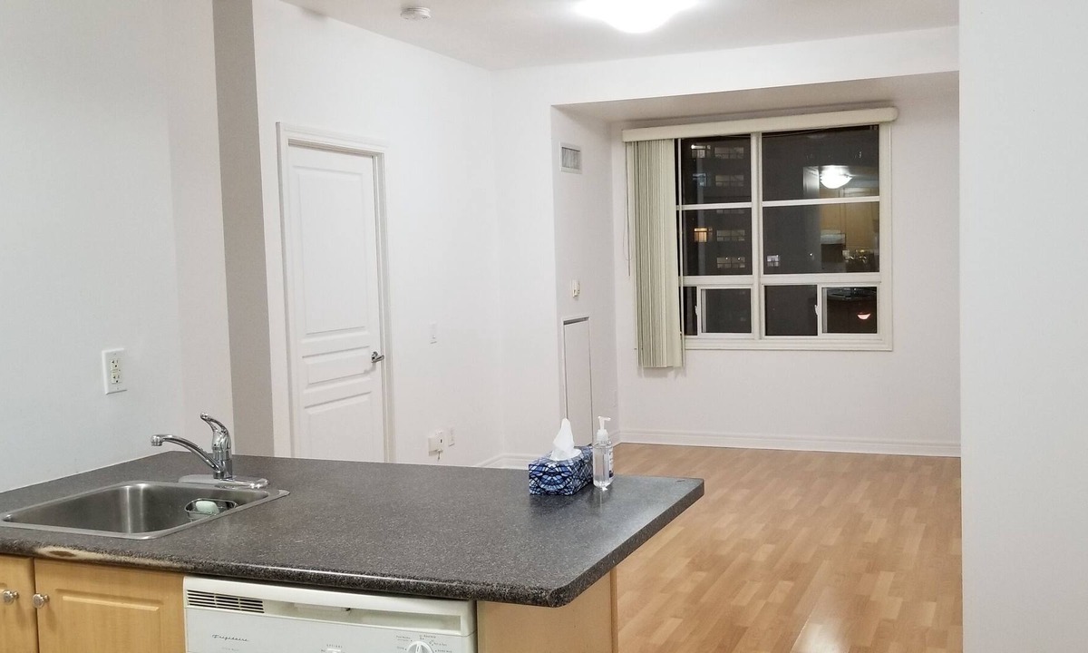 Brookhaven - Amesbury Condo | Clean, quiet uptown boutique condo building! Low-rise, uncrowded & convenient