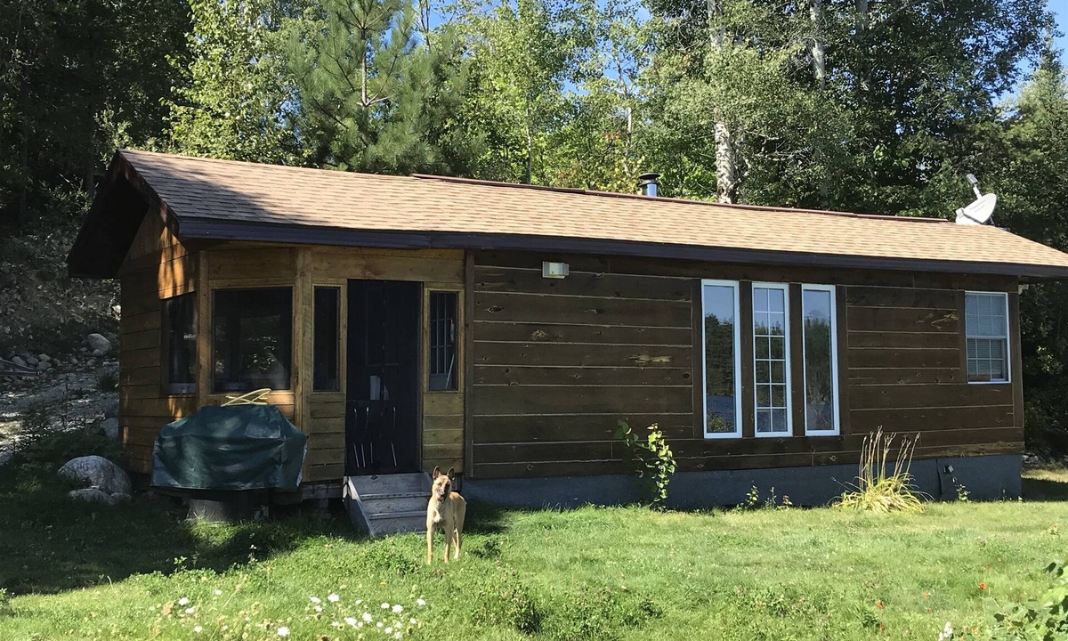 Sudbury Cabin | CLEAN Romantic Cabin Lakeside Sauna/Tub and Fire Pit