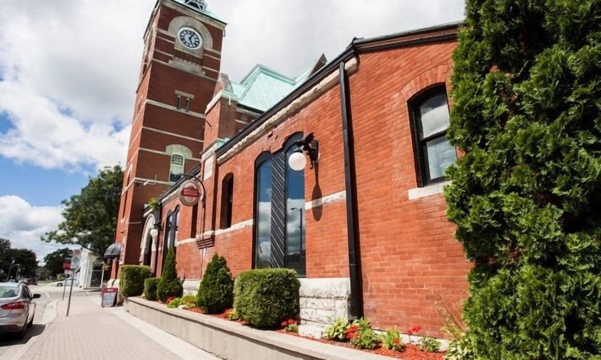 Strathroy Hotel | Clocktower Inn