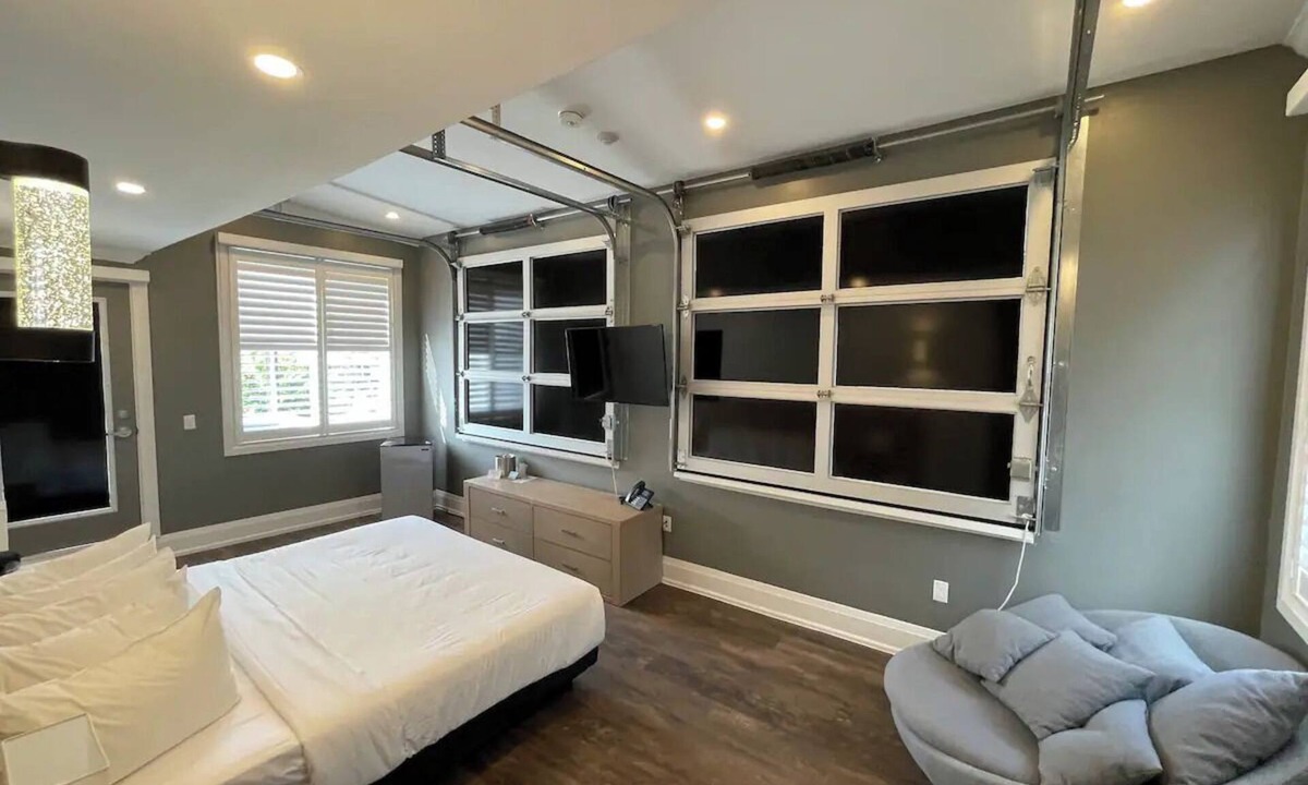 Grand Bend Hotel | Coastal Suites