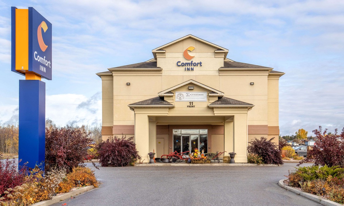 Sturgeon Falls Hotel | Comfort Inn Sturgeon Falls