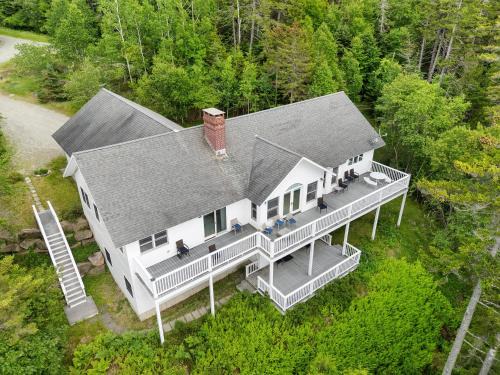 Seal Cove House | Comfortable bayfront home with beautiful views, large deck & on-site tennis