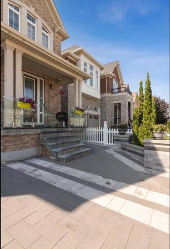 Brampton Apartment | Comfortable & Cozy 2BR Hideaway Basement Appartment