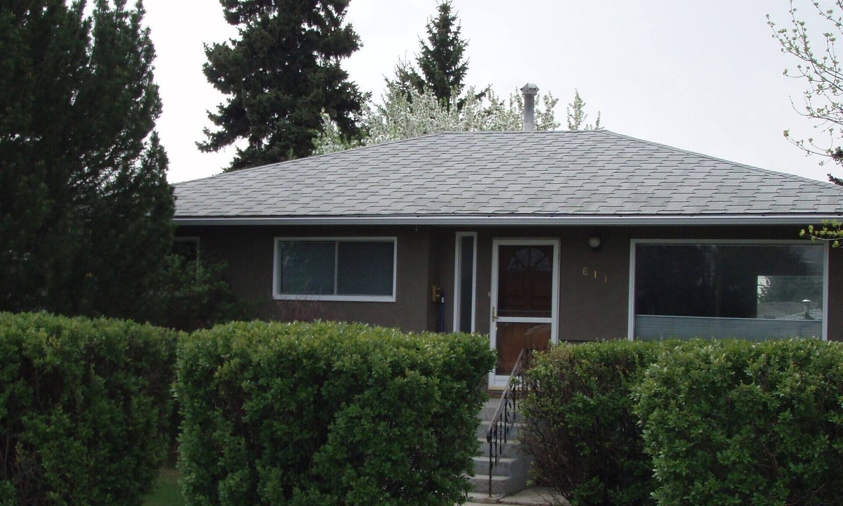 Southwest Calgary House | Comfy and Clean 3 bedroom in Central SW location - close to almost everything!