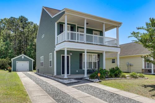 Moncks Corner House | Community Pools + Dock: Moncks Corner Getaway