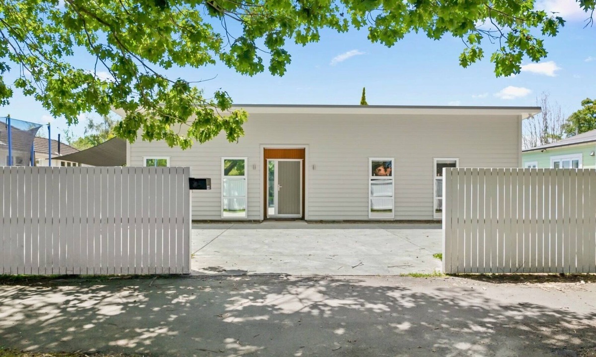 Masterton House | Contemporary Comfort - Masterton Holiday Home