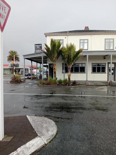 Westport Hotel | Cosmopolitan Hotel, pub, restaurant and gaming room