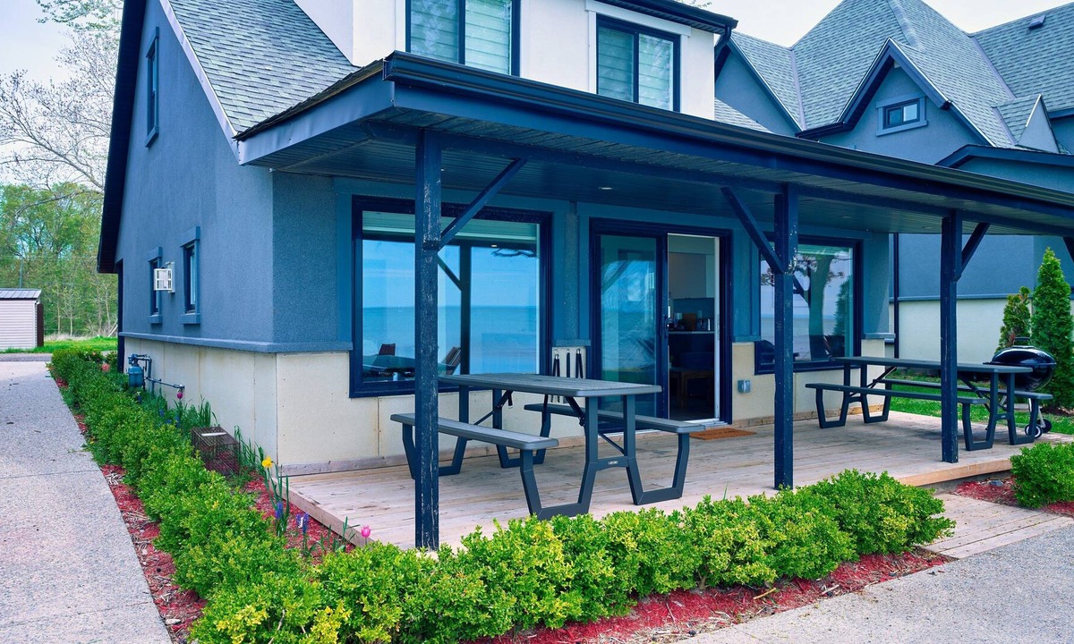 Wainfleet House | Cottage # 16...thelongbeachresort.ca