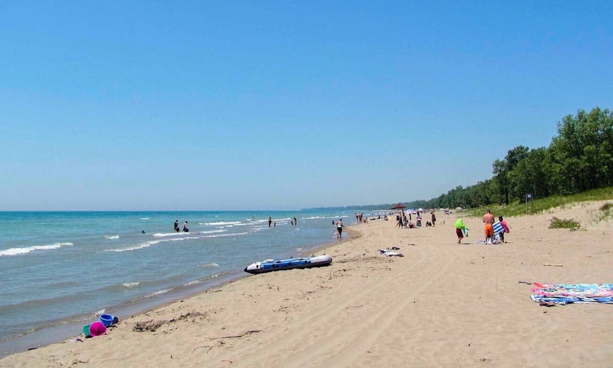Wainfleet House | Cottage #2 · Lake Haven Beach Resort