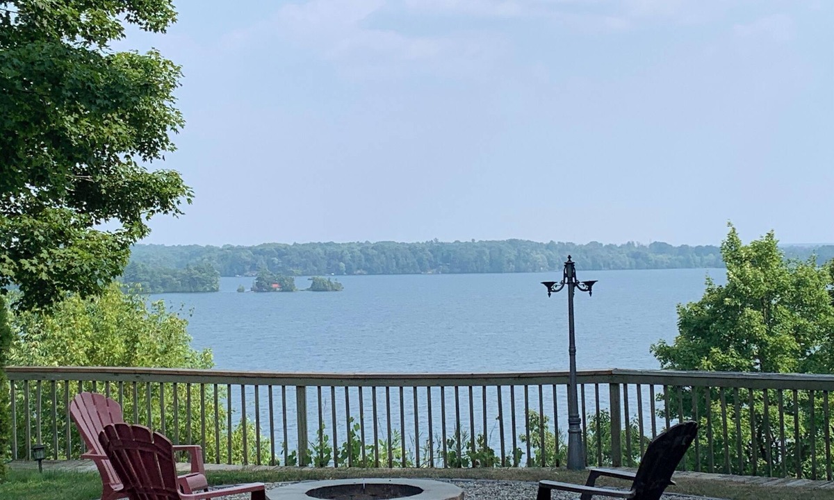 Rideau Lakes Cottage | Cottage Getaway overlooking the Lake