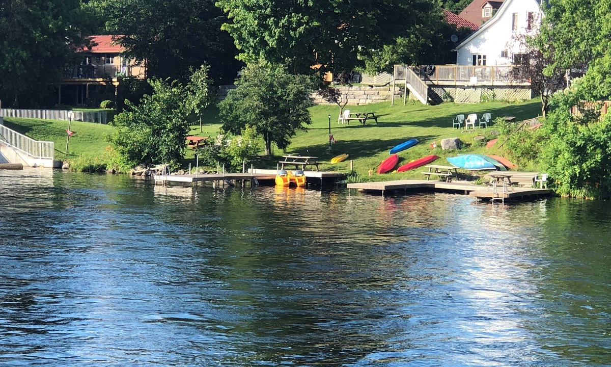 Coboconk Cottage | Cottage Kawartha Lakes on Balsam lake 4 Bed Rooms
