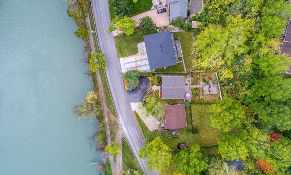 York - Haig Cottage | Cottage on the Water | Hot Tub | 15 min to Beach, Wineries, Niagara Falls |