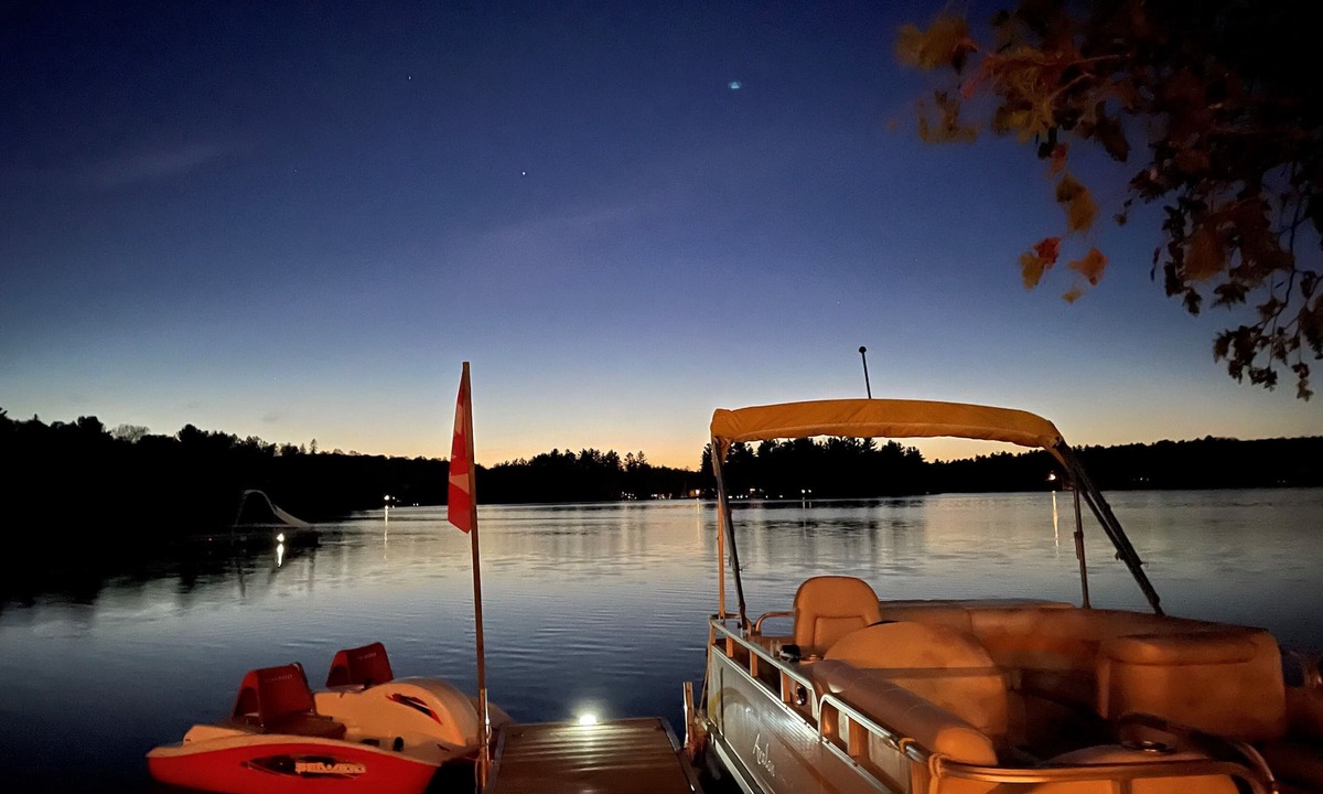 Tudor and Cashel Cottage | Cottage Rental 5 bedroom- Bancroft, Ontario, Canada.