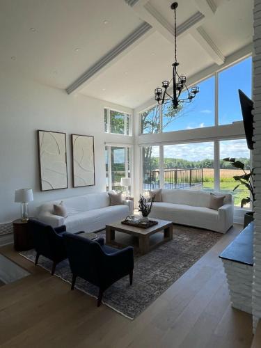 Bradford West Gwillimbury Villa | Country Elegance Near GTA