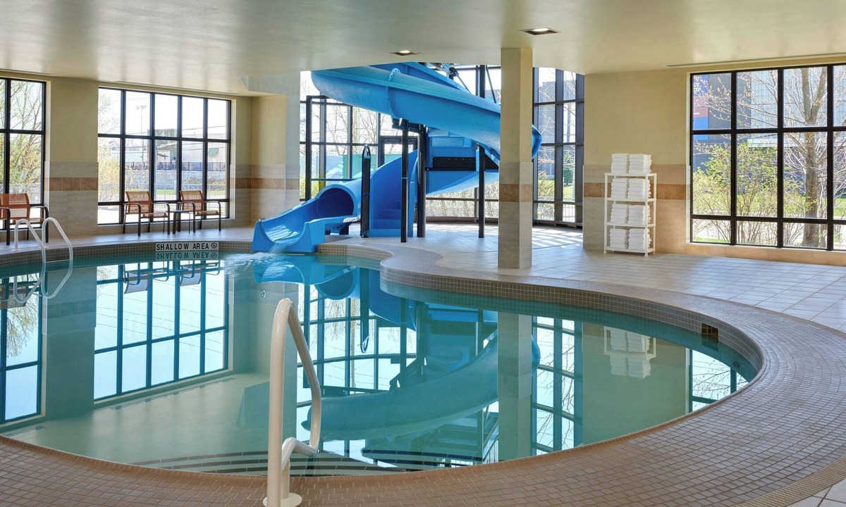 Kingston Hotel | Courtyard by Marriott Kingston Highway 401/Division Street