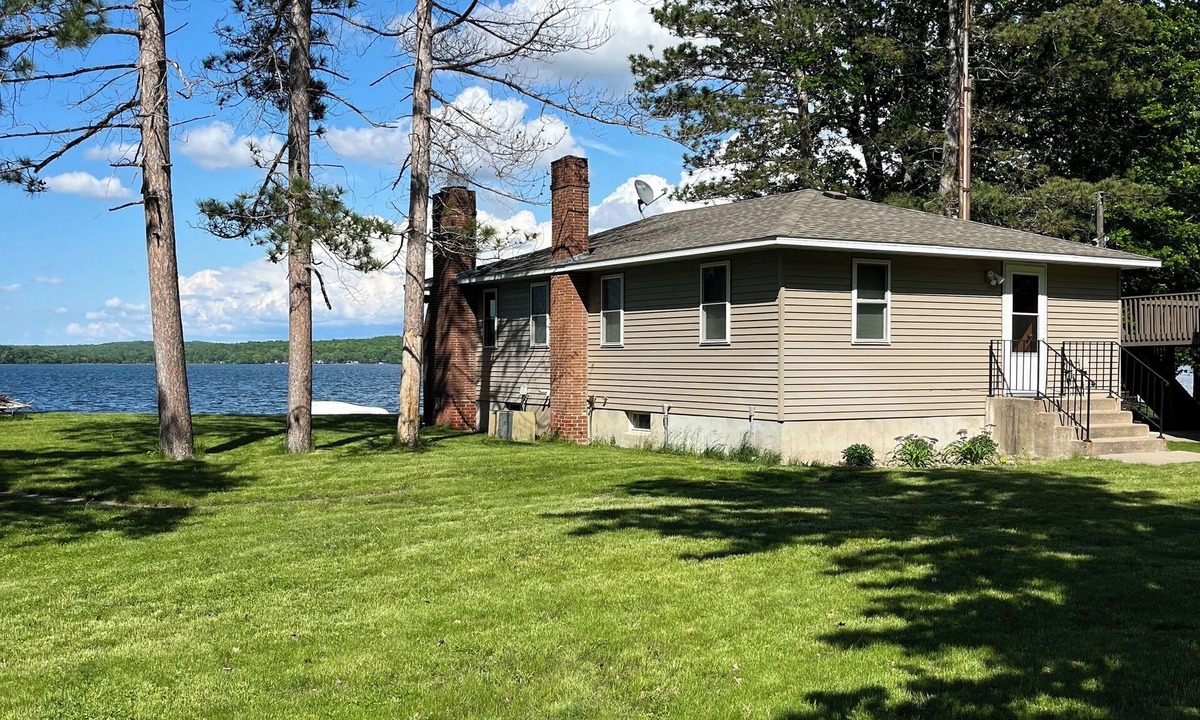 Melrose Cabin | Cozy 3-bedroom cabin with AC and WiFi in brilliant Melrose on Big Birch Lake.