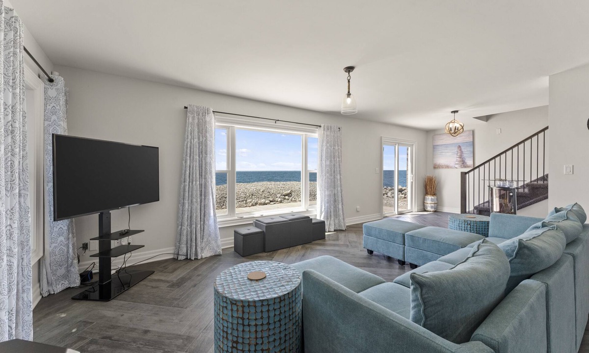 Harwich Cottage | Cozy 3 Bedroom Lakefront Cottage