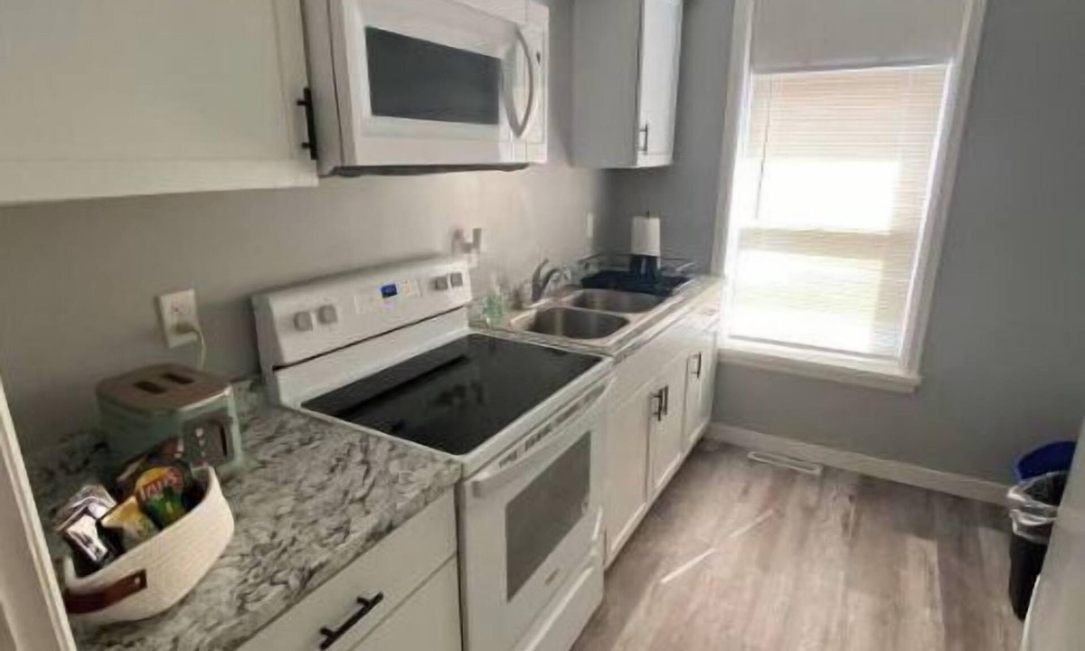 Albert Lea Apartment | Cozy apartment next to Fountain lake, hospital and downtown restaurants.
