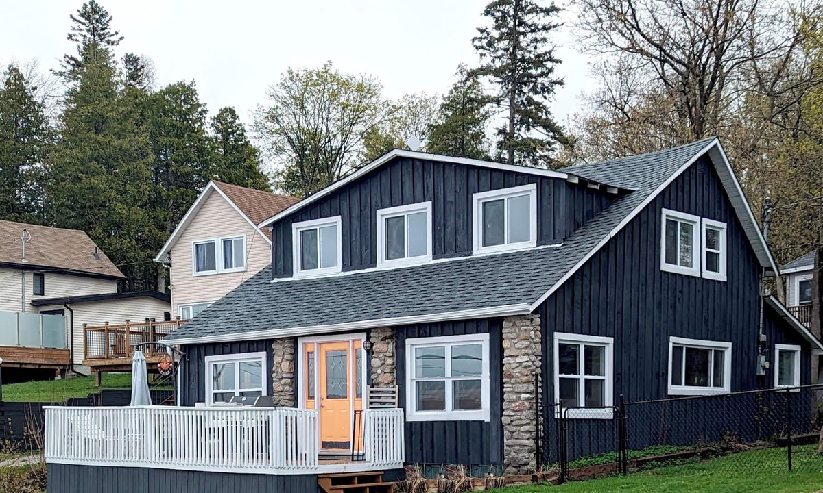 Dunsford Cottage | Cozy century cottage. Just steps from water