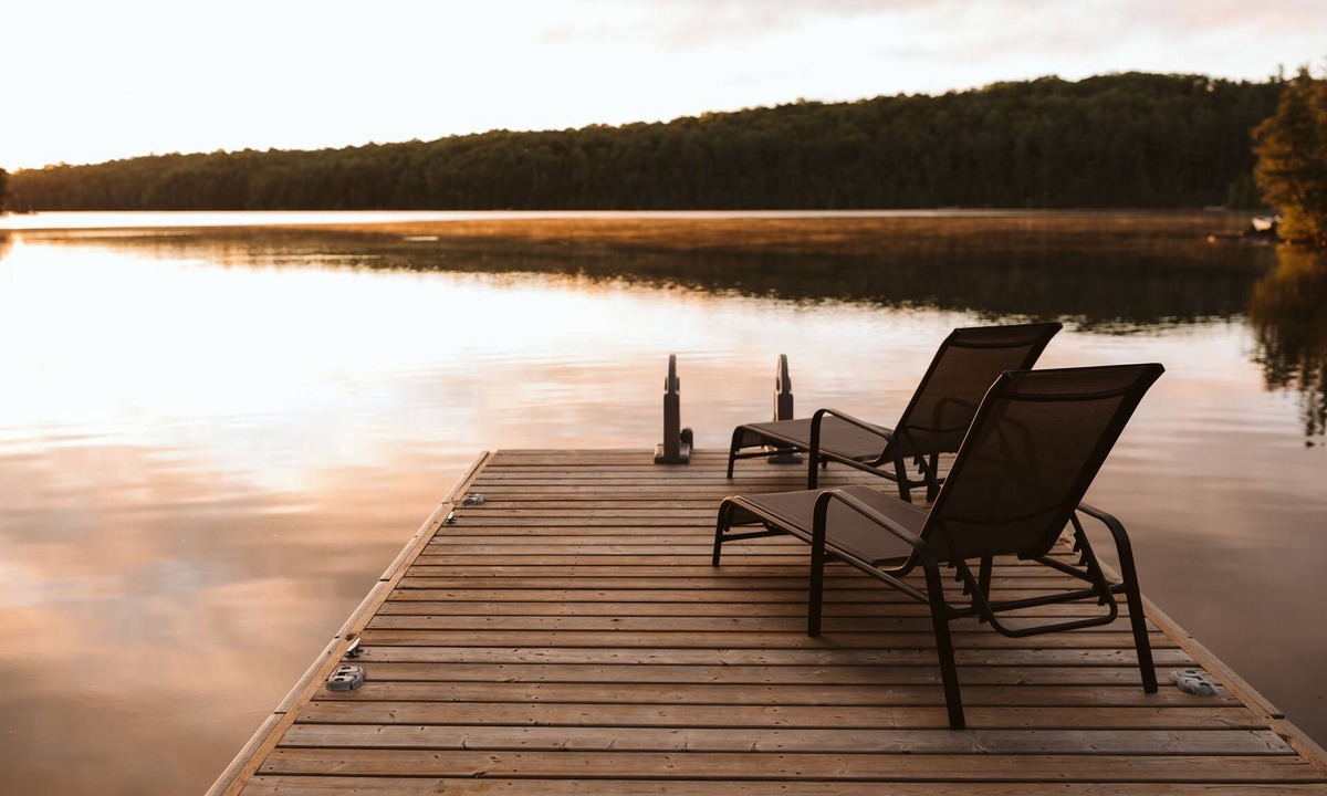 Faraday Cottage | Cozy Coe Lake Cottage | Hot Tub · Wood Fireplace