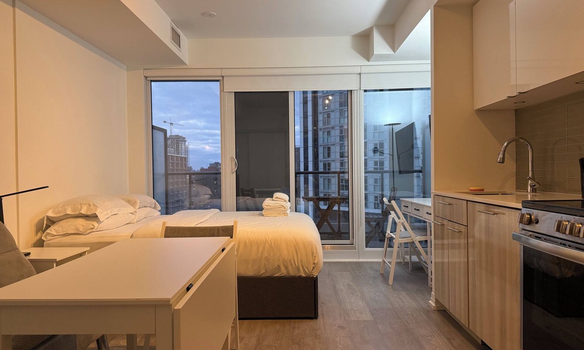 Garden District Condo | Cozy condo - Downtown Toronto