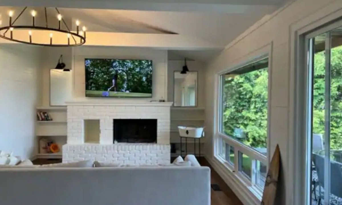 Ennismore House | Cozy Cottage remodelled with great private yard beach and dock! 3 Beds 1 Bath