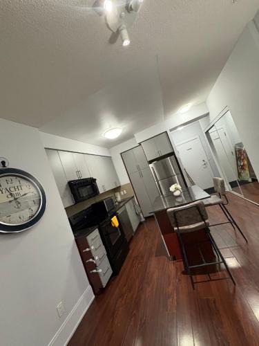 Downtown Mississauga House | Cozy Ensuite private room homestay