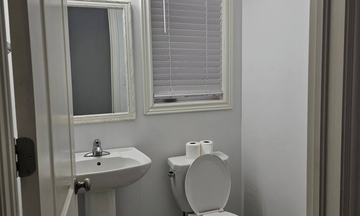 Paris House | Cozy Family Size Home in a quite neighbourhood with proximity to restaurants