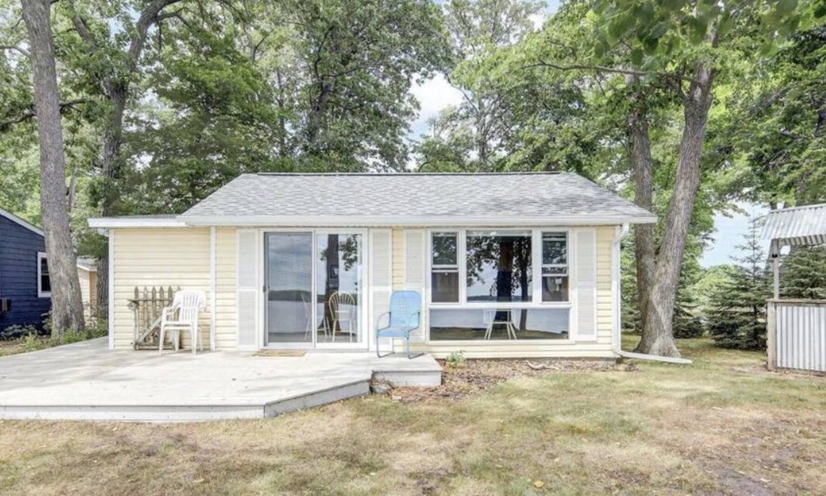 Hillman House | Cozy lake home, fishing and recreational land for all your favorite activities!