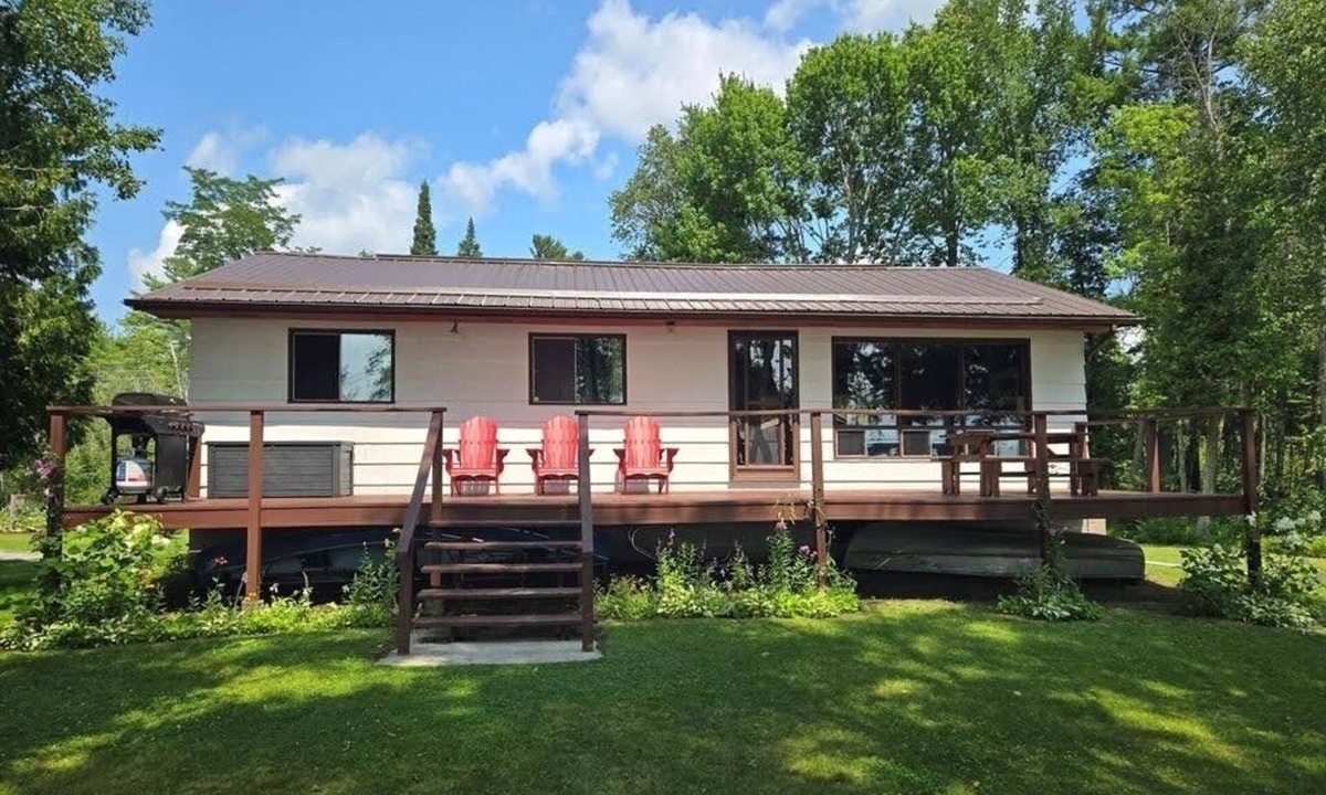 Douro-Dummer Cottage | Cozy Lakefront Cottage in Lakefield with Bunkie