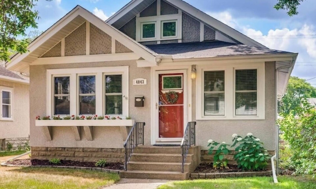 Victory House | Cozy Minneapolis Bungalow - 2 bedroom, your home away from home!