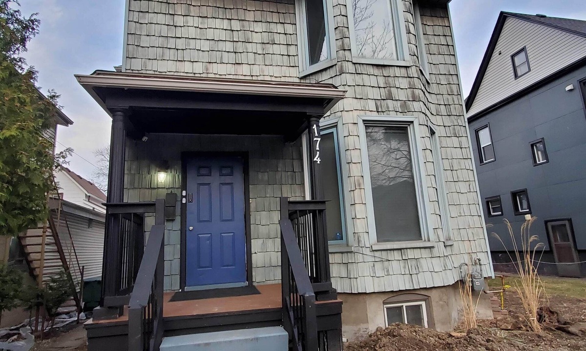 Windsor Apartment | Cozy Modern 2 bed home, great location by Riverside park