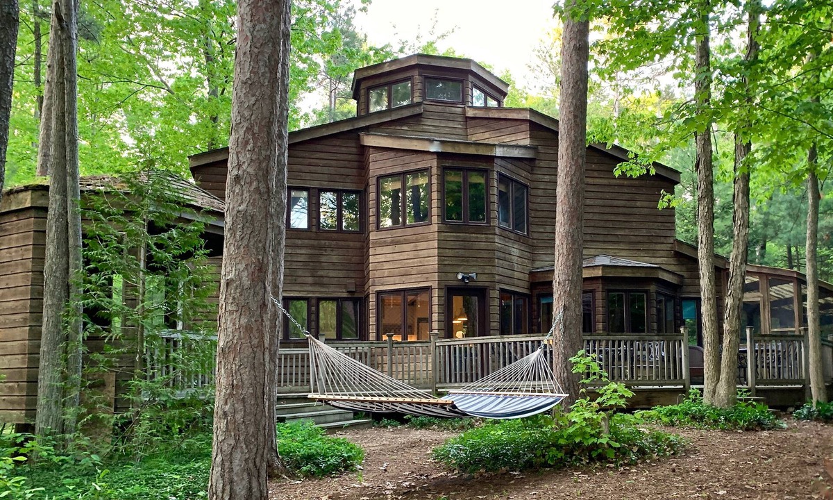 Grand Bend Cottage | Cozy + Modern