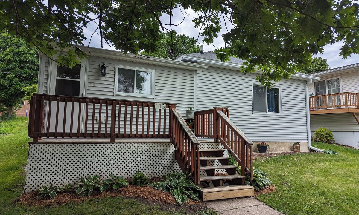 Fillmore County House | Cozy Oak Street Cottage