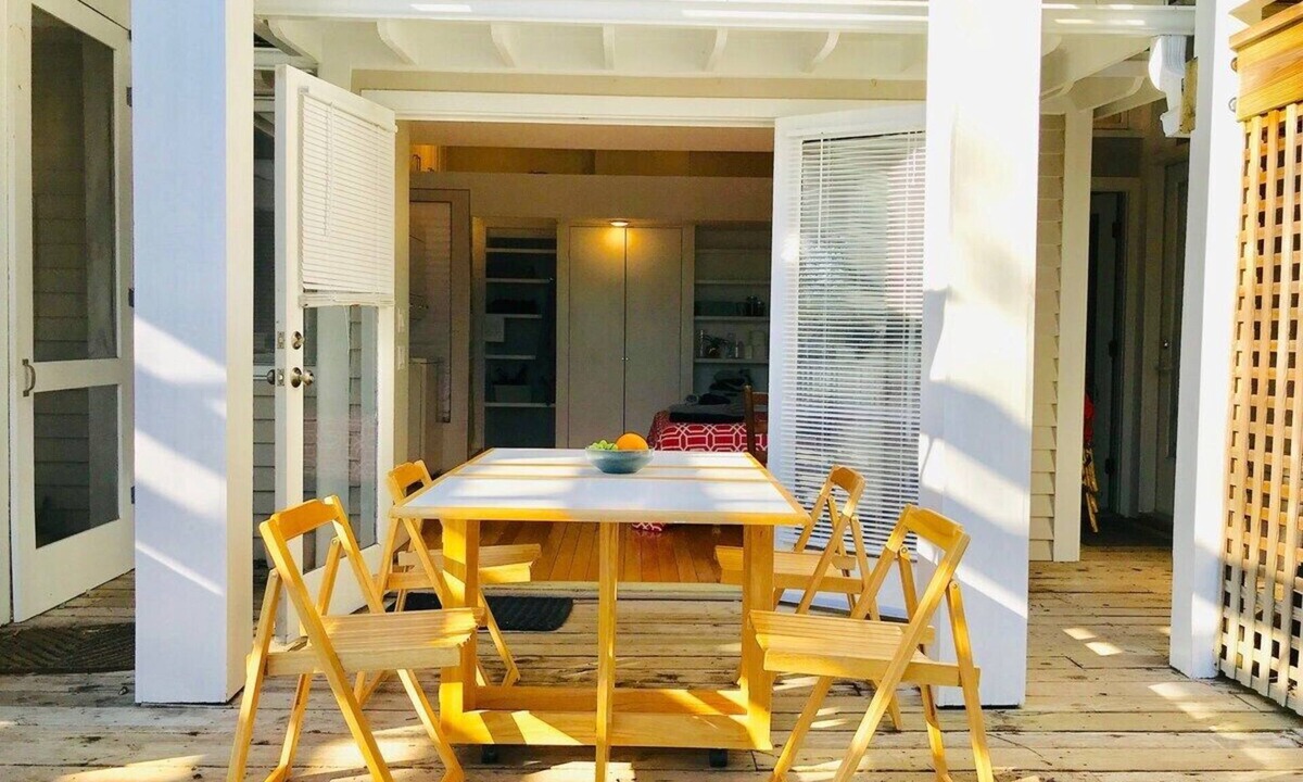 Downtown Apartment | Cozy Poolside Studio