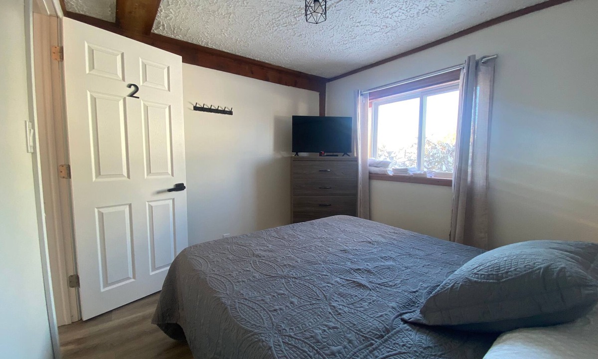 Algoma District House | Cozy Quincy: Comfortable stay near Hwy. 17.