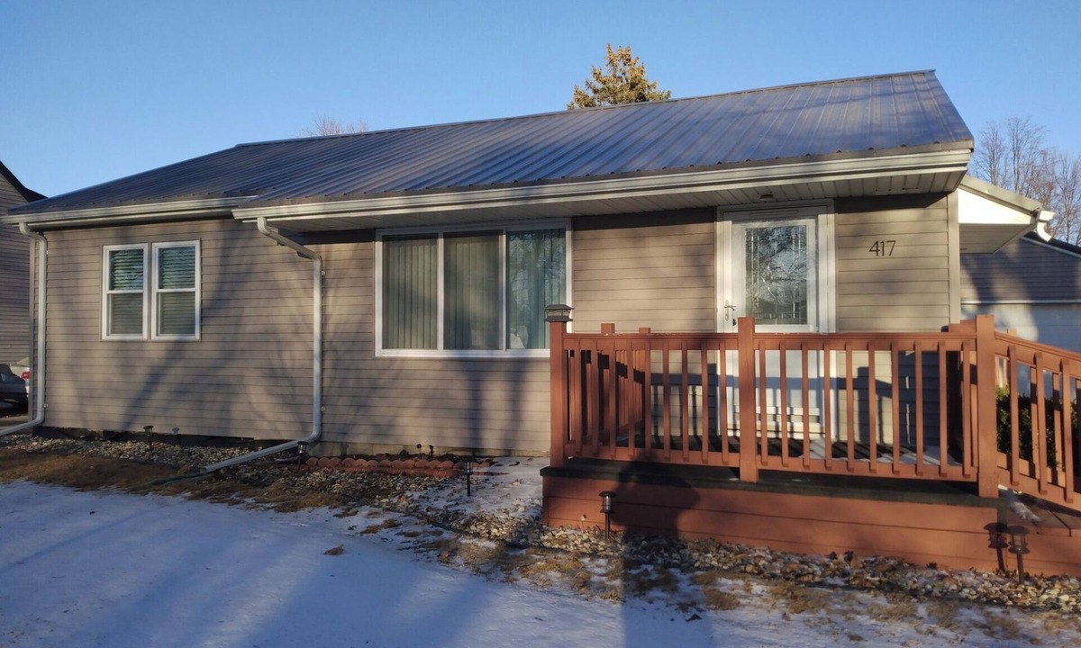 Pipestone Historic District House | Cozy refreshed 2-bedroom bungalow with AC, WiFi in historic Pipestone, MN
