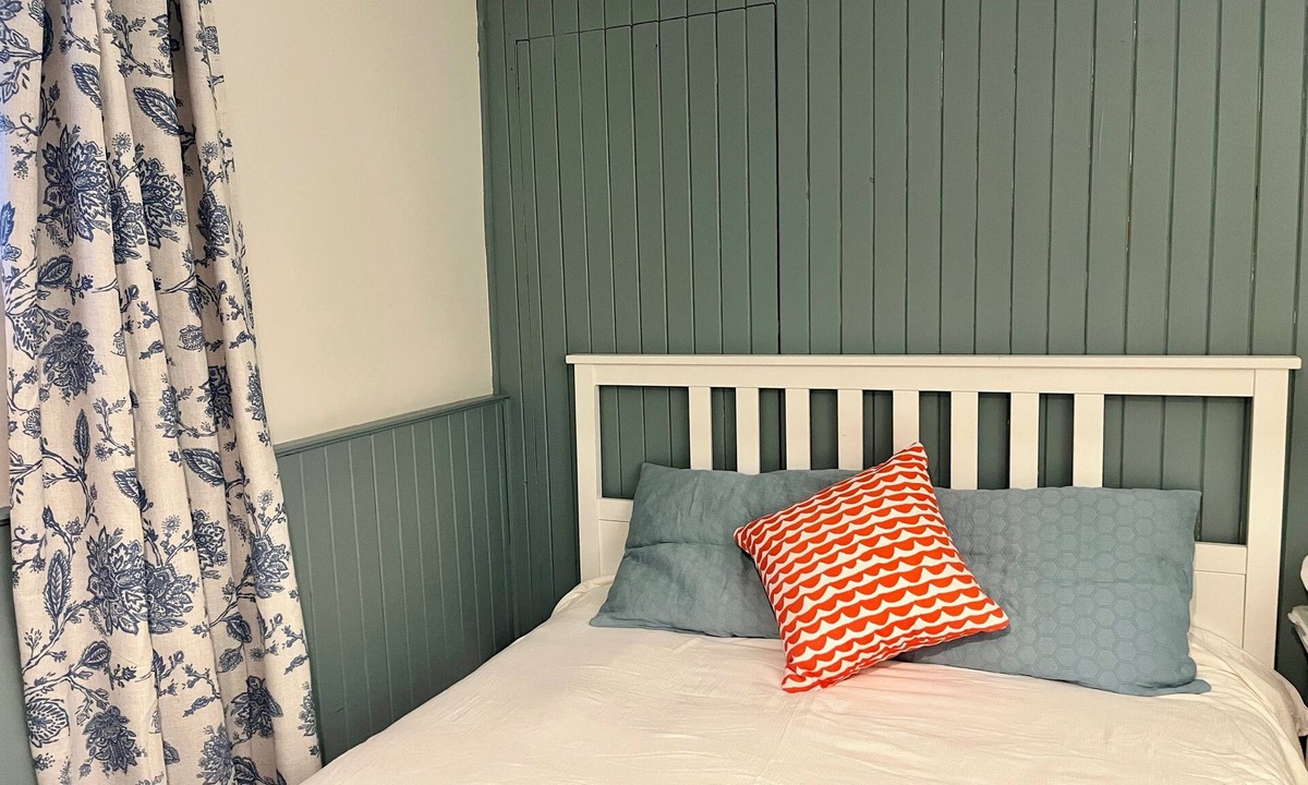 The Beaches Apartment | Cozy retreat steps from the beach, boardwalk, and trendy Queen St shops!