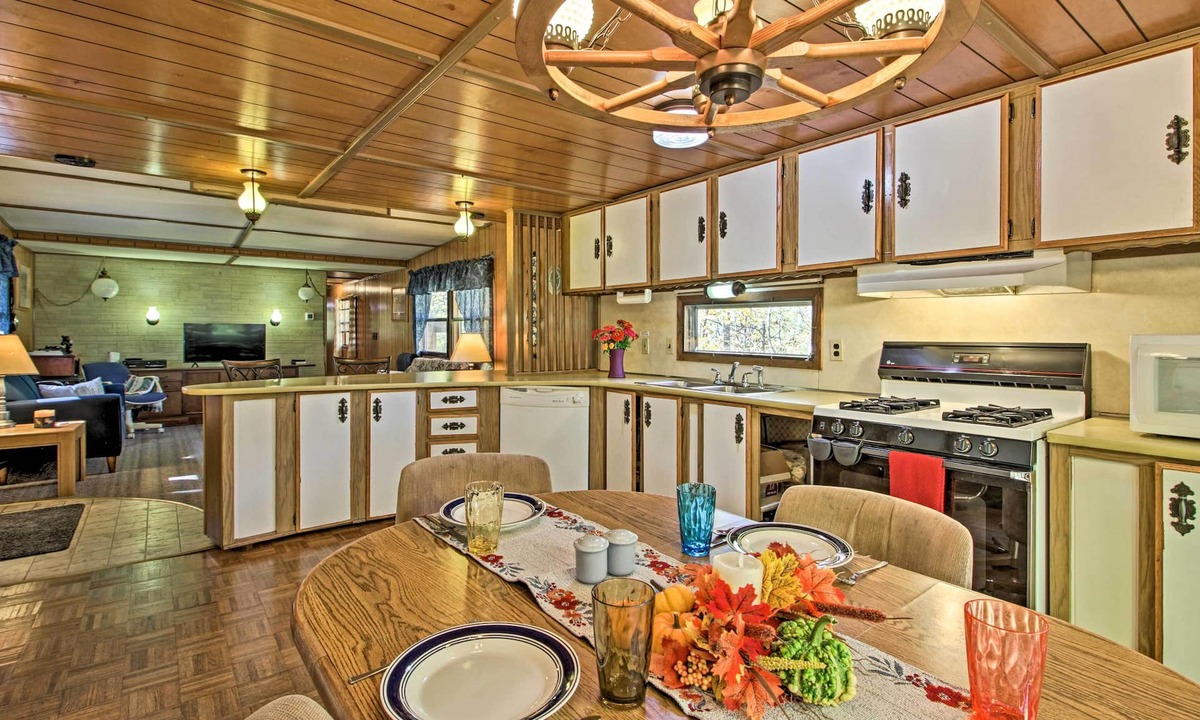 Garrison Cottage | Cozy Retreat w/Fire Pit < 1 Mi to Mille Lacs Lake