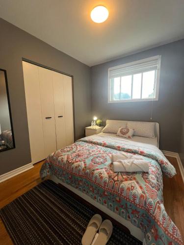 Black Creek House | Cozy Stay, Self Check-In with Parking available upon request