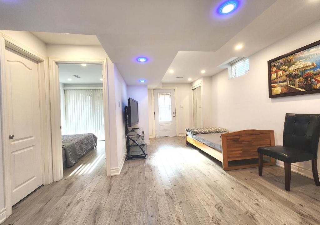 Vaughan Apartment | Cozy Walkout Suite