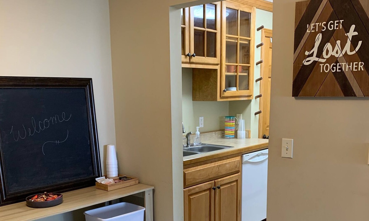 Chaska Condo | Cute and Cozy Chaska getaway! Great location and Pet friendly!